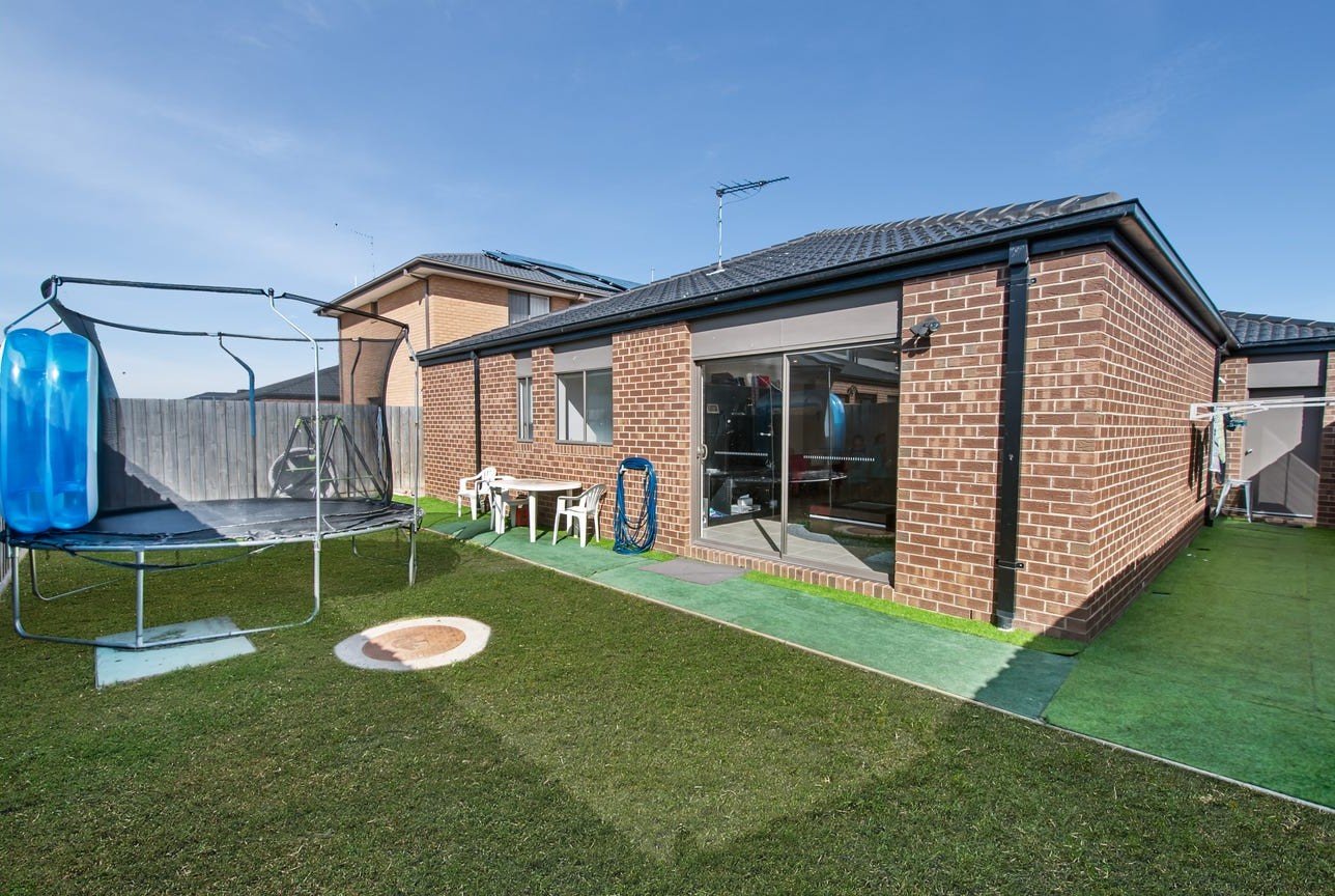 24 Ravenhurst Circuit, Cranbourne North image 10