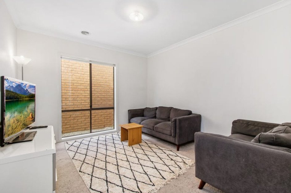 24 Ravenhurst Circuit, Cranbourne North image 2