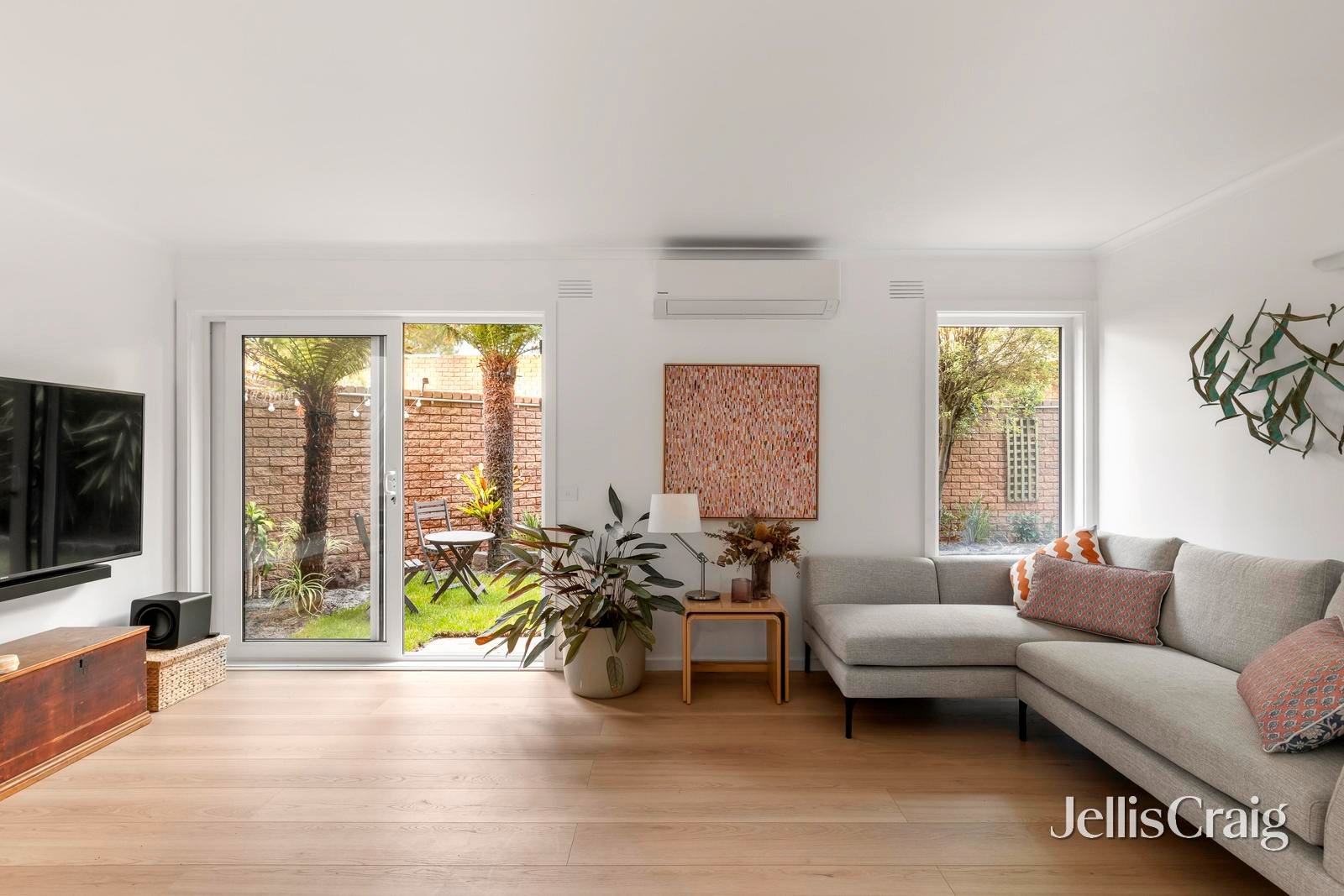 24 Retreat Road, Hampton image 2