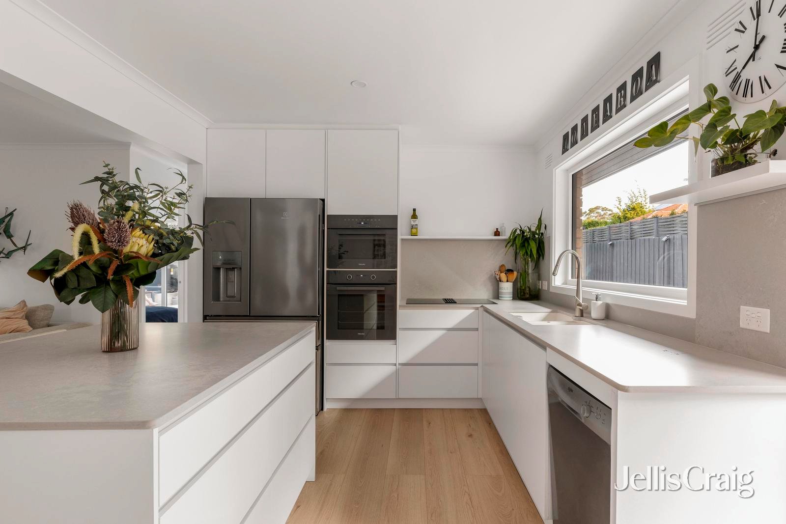 24 Retreat Road, Hampton image 4