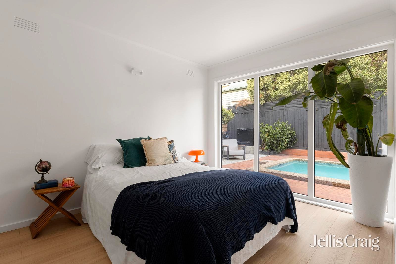 24 Retreat Road, Hampton image 5