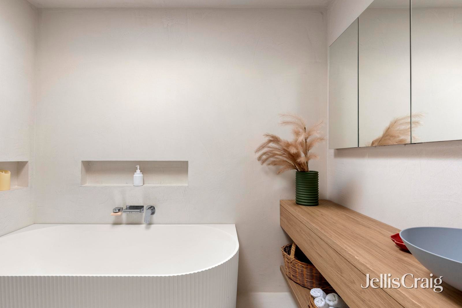 24 Retreat Road, Hampton image 8