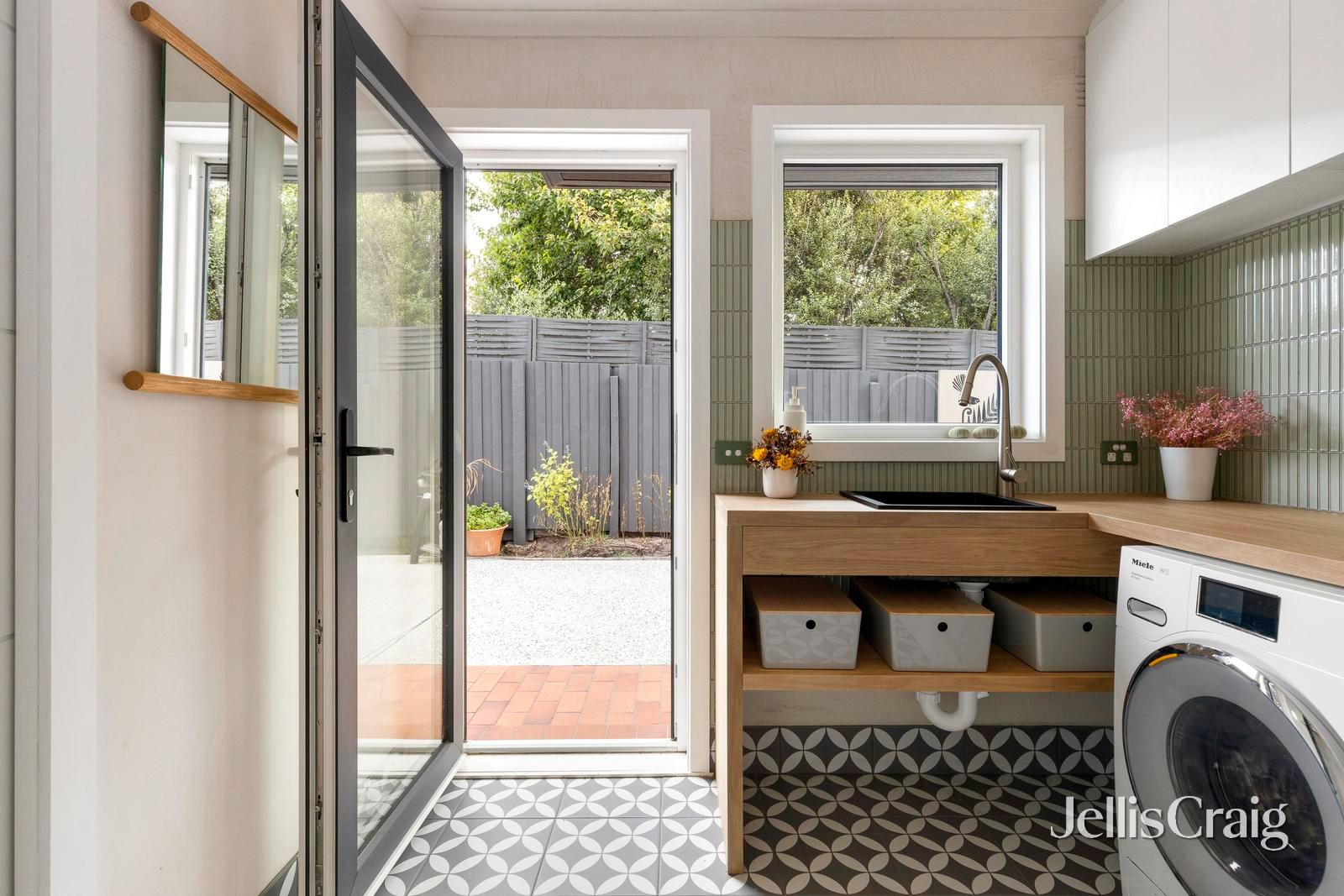 24 Retreat Road, Hampton image 10