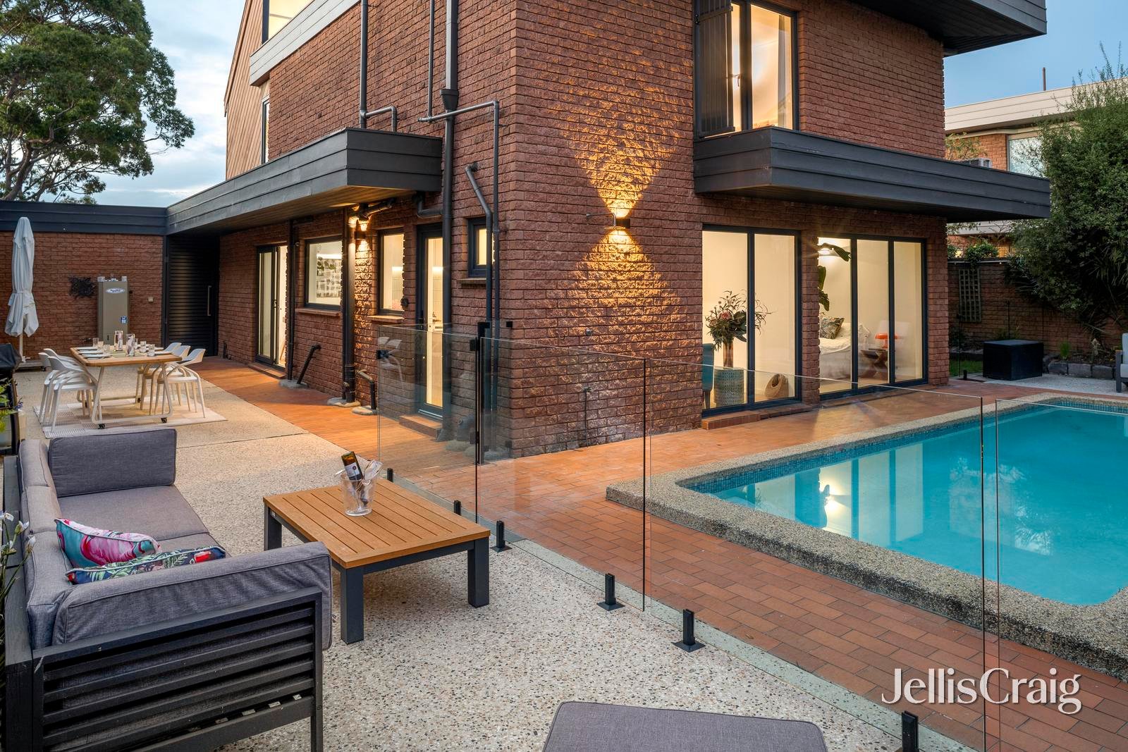 24 Retreat Road, Hampton image 13