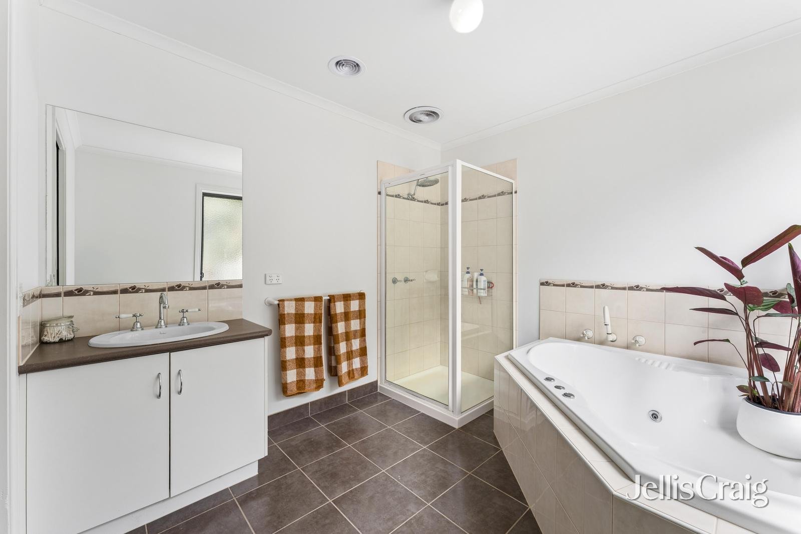 24 Richards Court, Scarsdale image 17