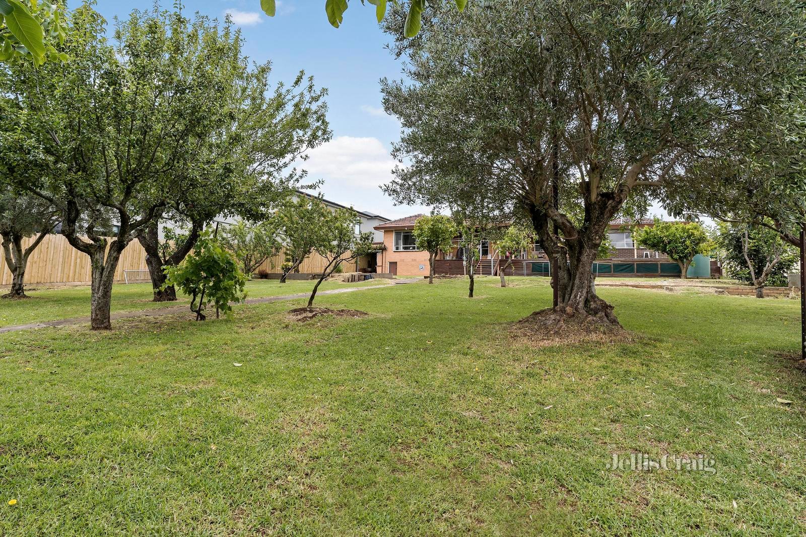 24 Riverview Street, Avondale Heights image 13