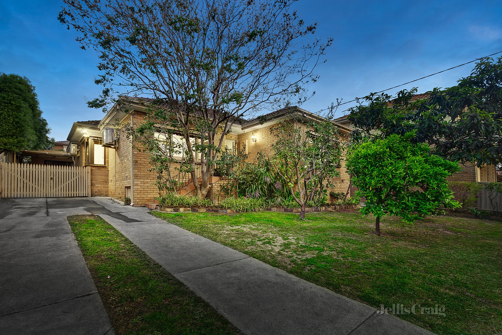 24 Robert Street, Bulleen image 1