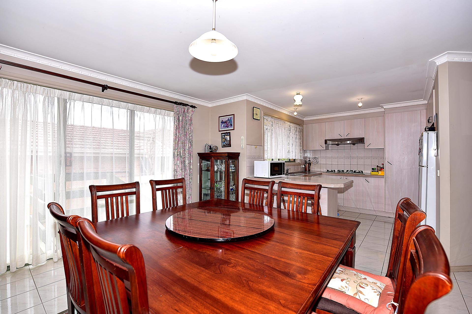 2/4 Rolls Court, Glen Waverley image 1
