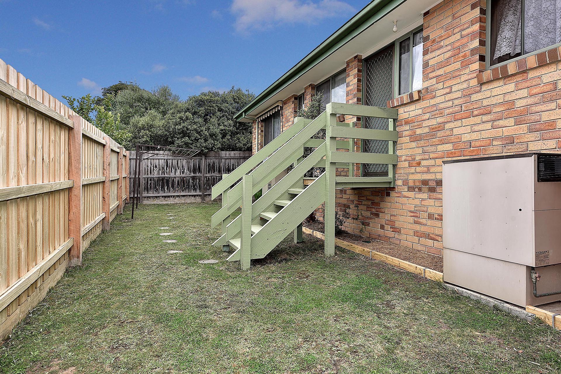 2/4 Rolls Court, Glen Waverley image 5