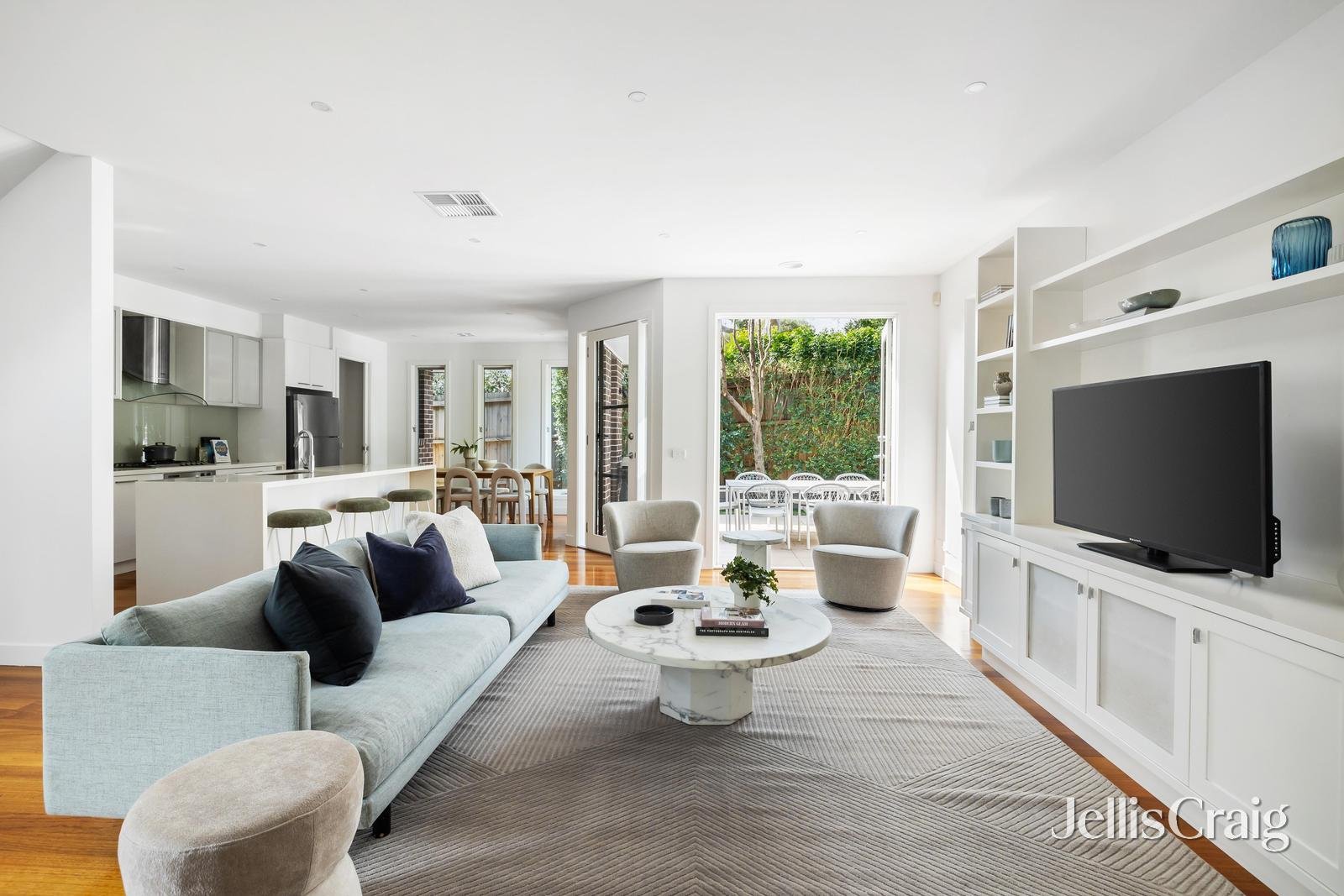 2/4 Rosedale Road, Glen Iris image 2