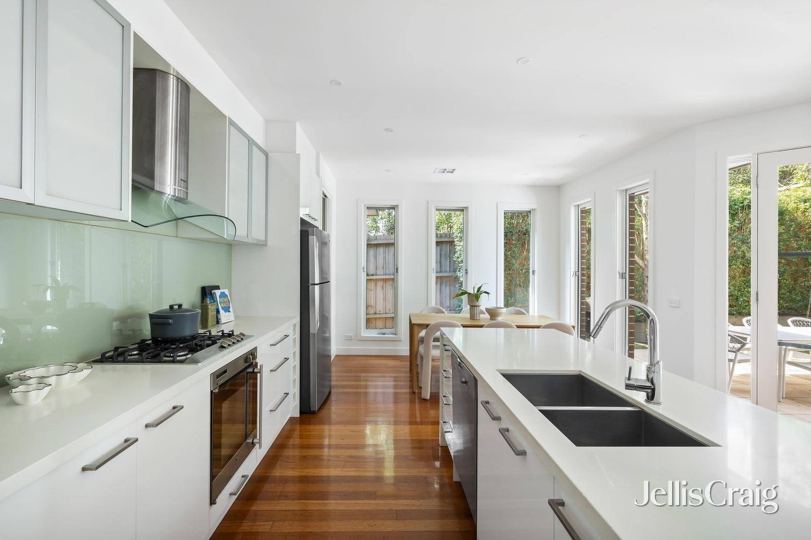 2/4 Rosedale Road, Glen Iris image 3