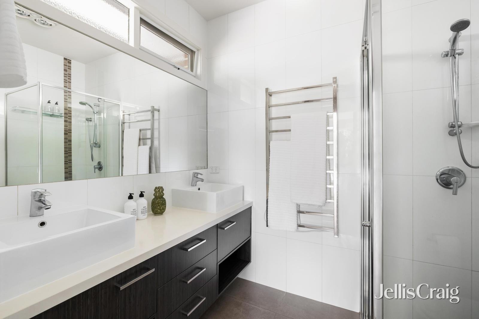 2/4 Rosedale Road, Glen Iris image 8
