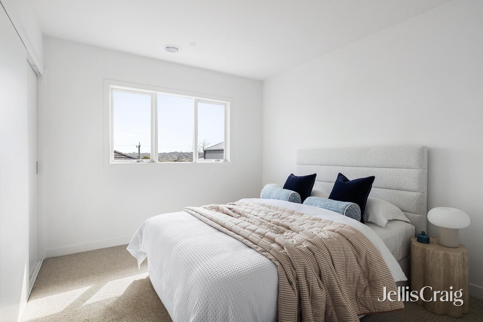 2/4 Rosedale Road, Glen Iris image 11
