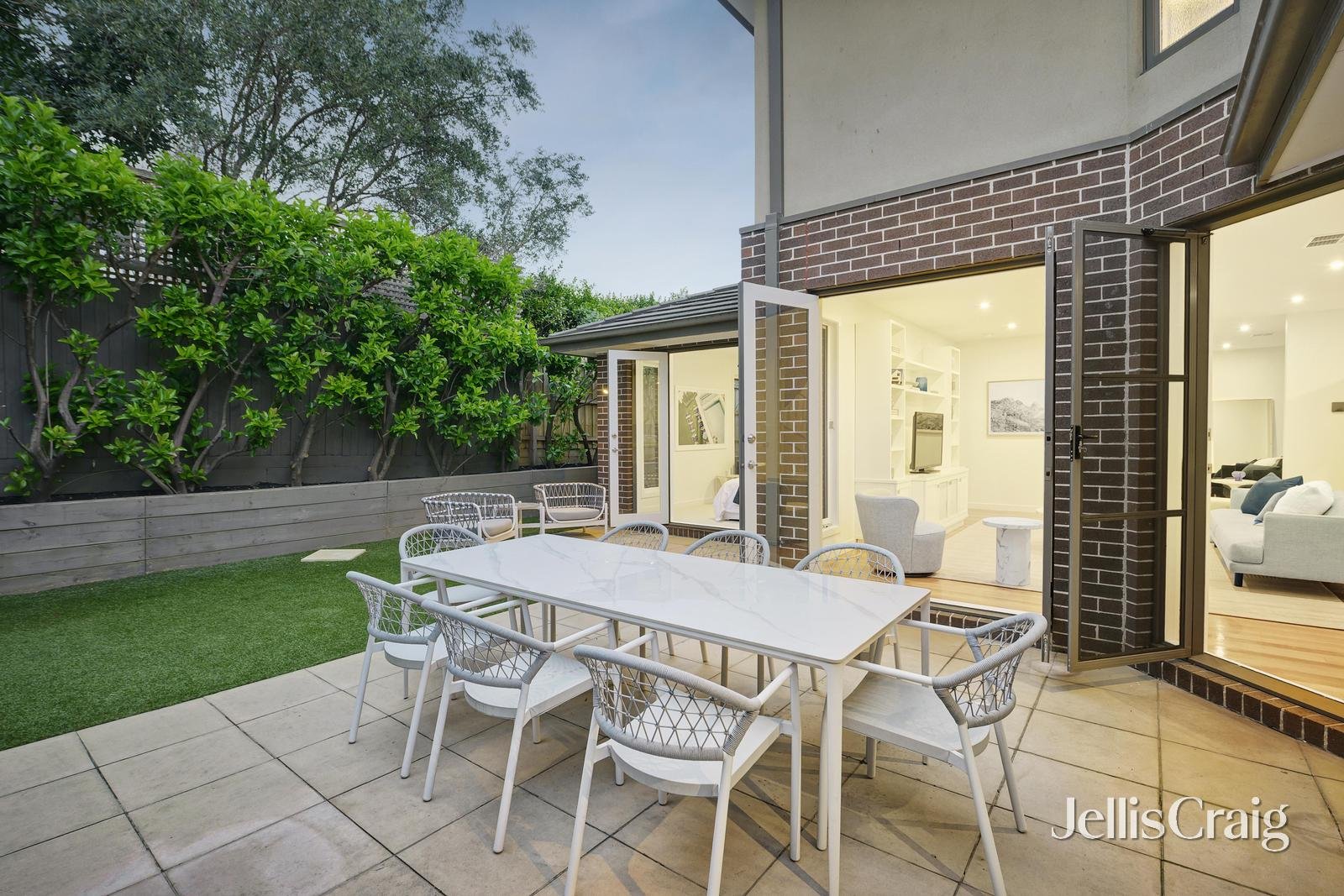 2/4 Rosedale Road, Glen Iris image 15