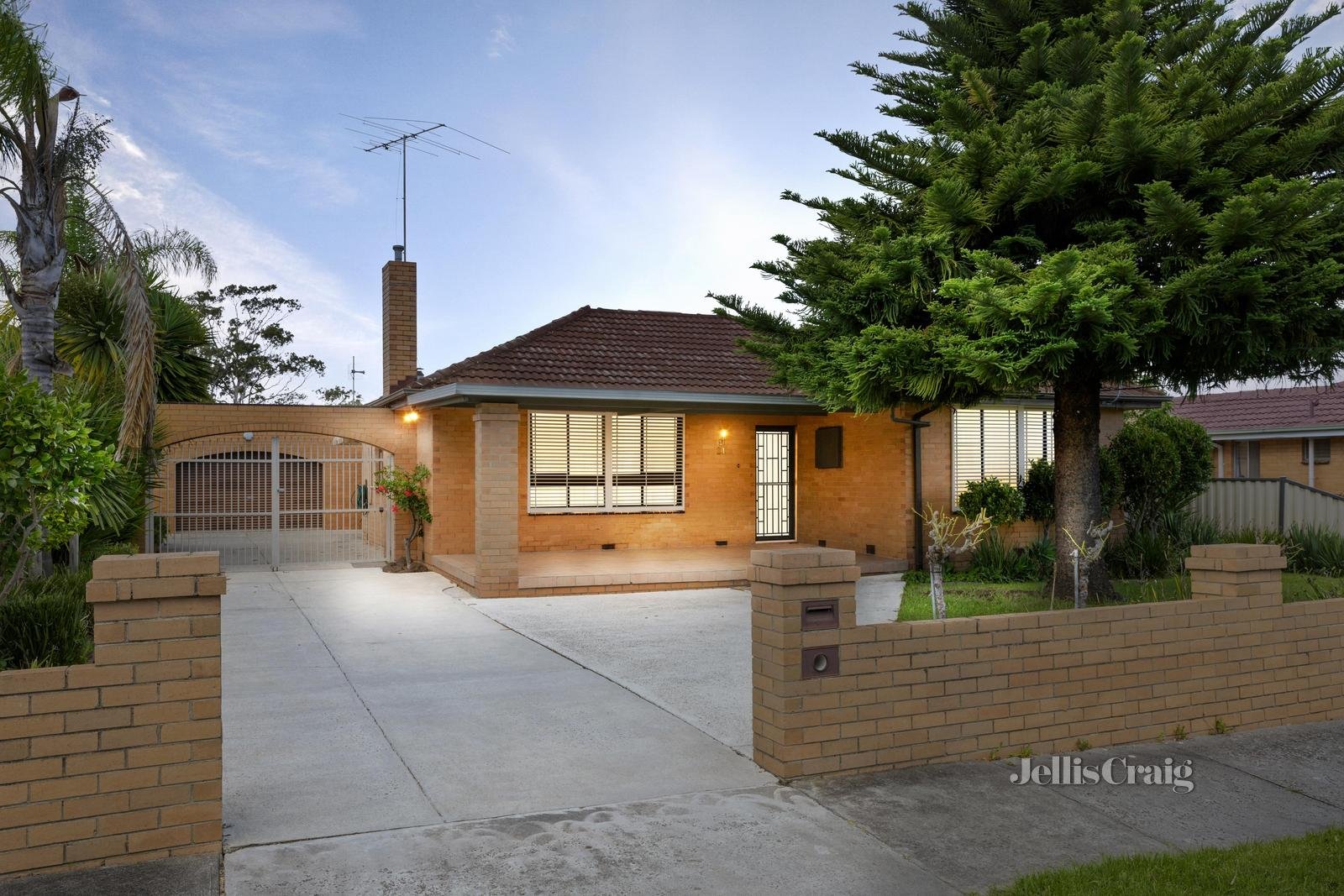 24 Rosenthal Crescent, Reservoir image 1