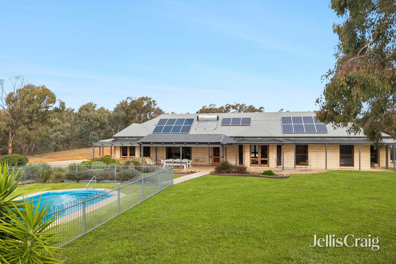 24 Ross Drive, Castlemaine image 1