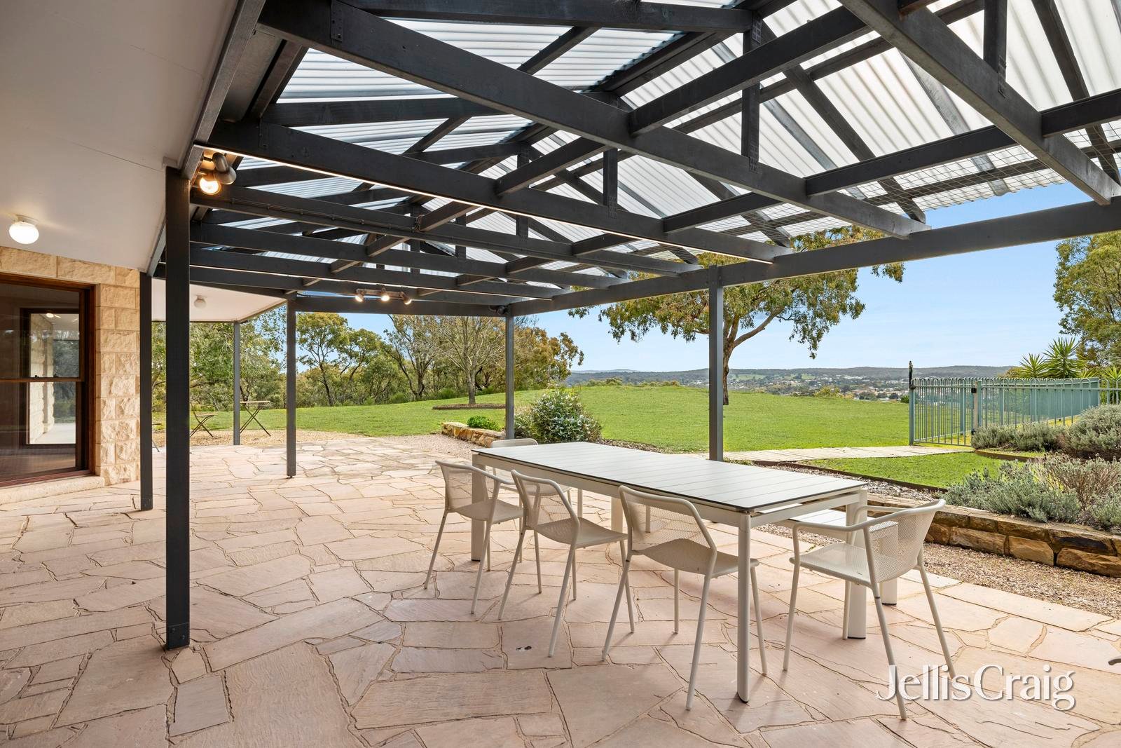 24 Ross Drive, Castlemaine image 2