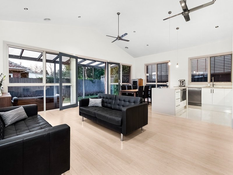 24 Rothesay Avenue, Elwood image 2