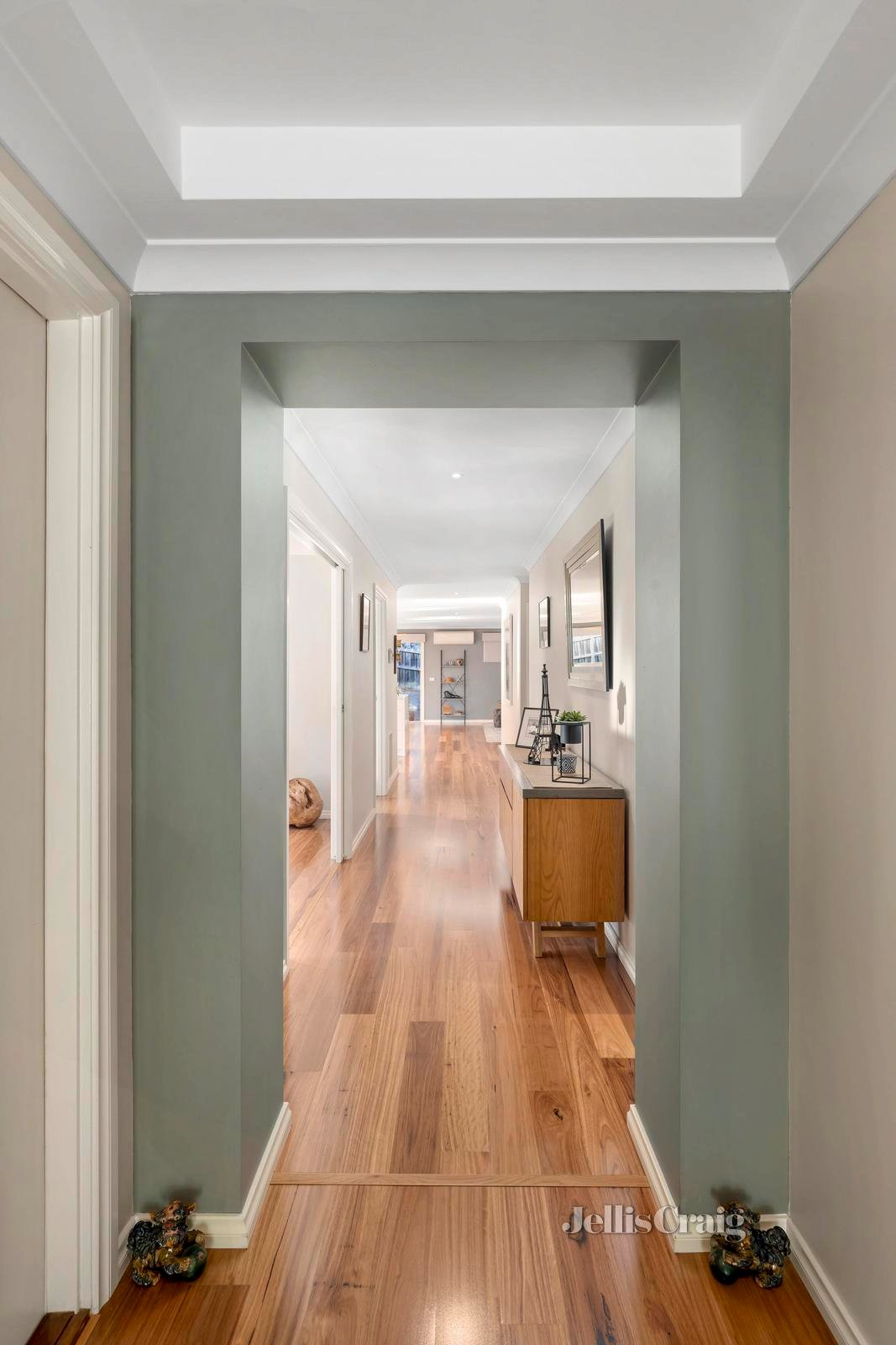 2/4 Ryrie Court, Lilydale image 2