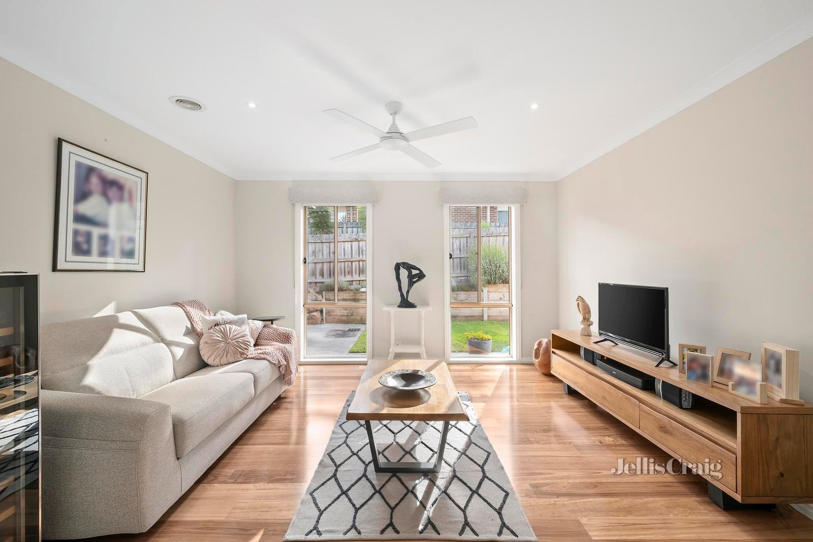 2/4 Ryrie Court, Lilydale image 3