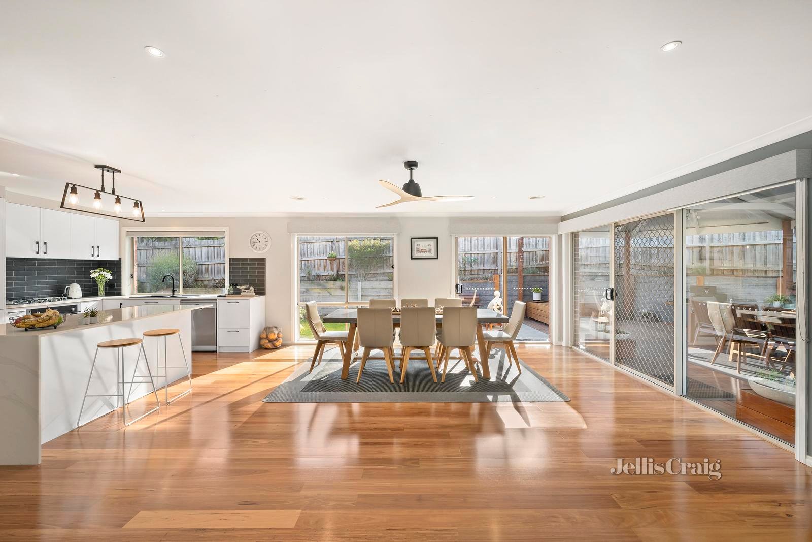 2/4 Ryrie Court, Lilydale image 8