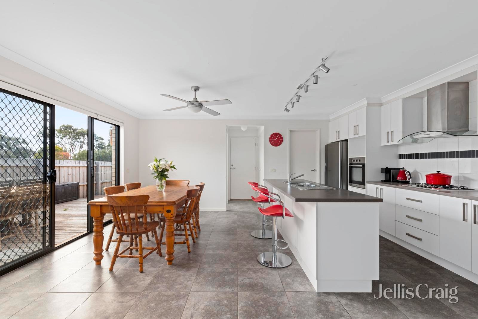 2/4 Saratoga Avenue, Barwon Heads image 2