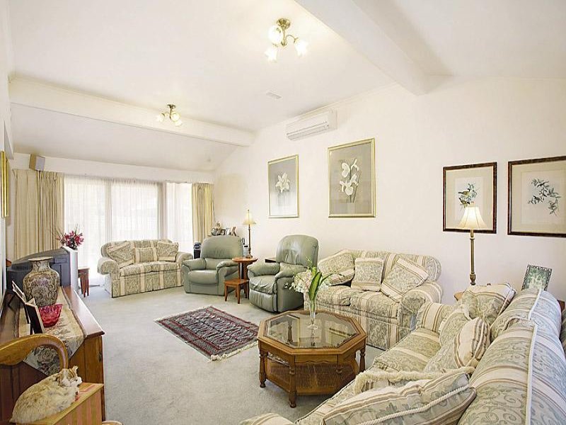 2/4 Scheele Street, Surrey Hills image 2