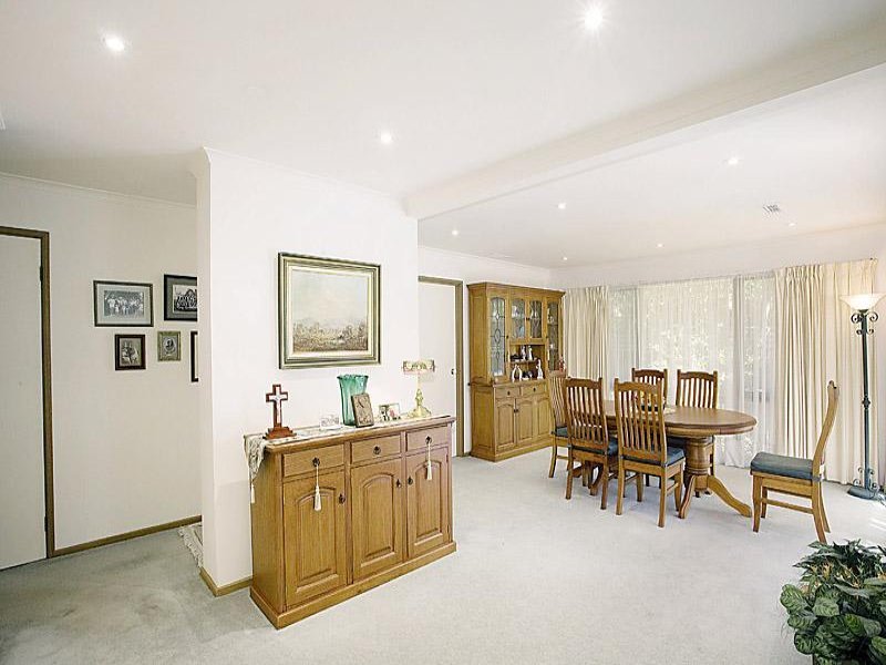 2/4 Scheele Street, Surrey Hills image 3