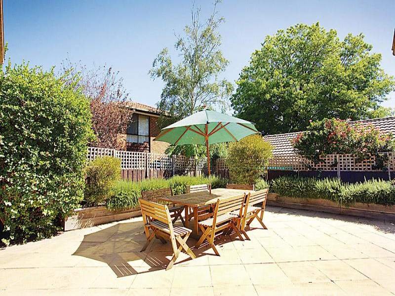 2/4 Scheele Street, Surrey Hills image 5