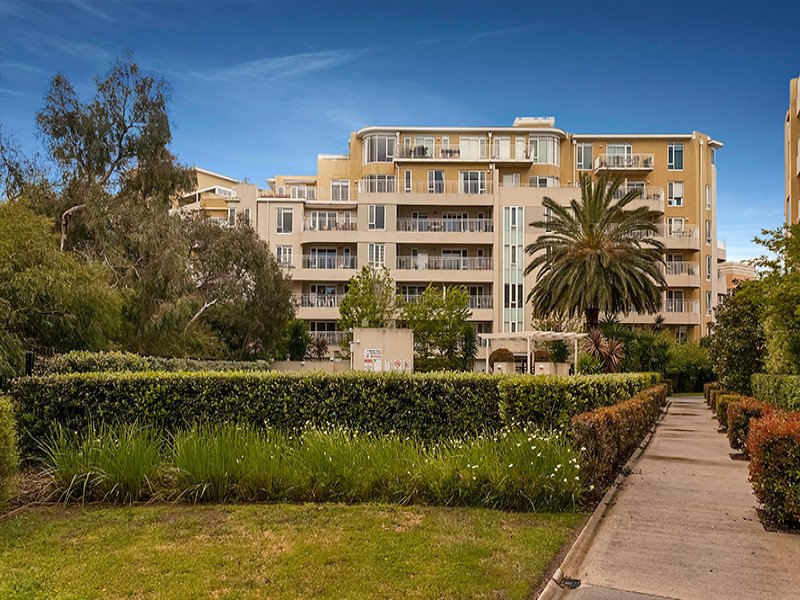 2/4 Seisman Place, Port Melbourne image 4