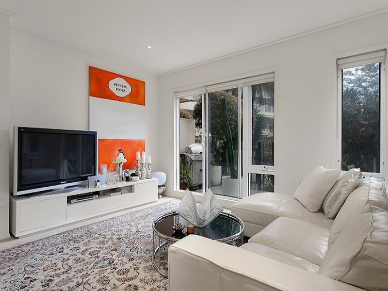 2/4 Seisman Place, Port Melbourne image 7