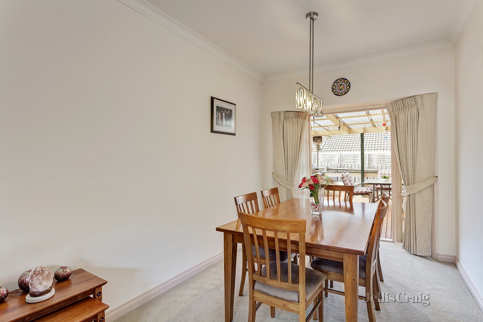2/4 Sell Street, Doncaster East image 3