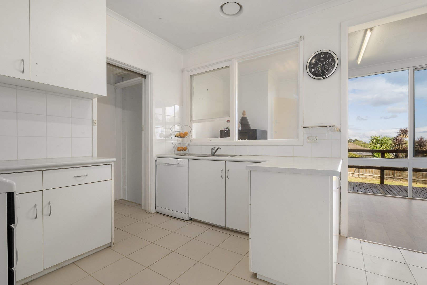 24 Simpson Drive, Mount Waverley image 4