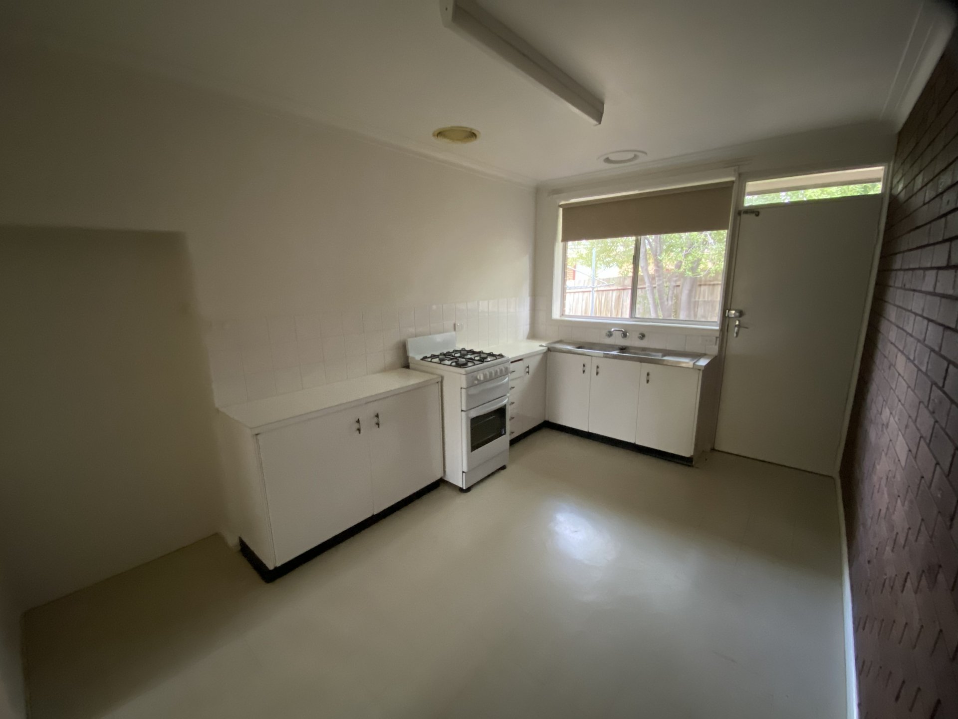 2/4 Simpsons Road, Box&nbsp;Hill image 5