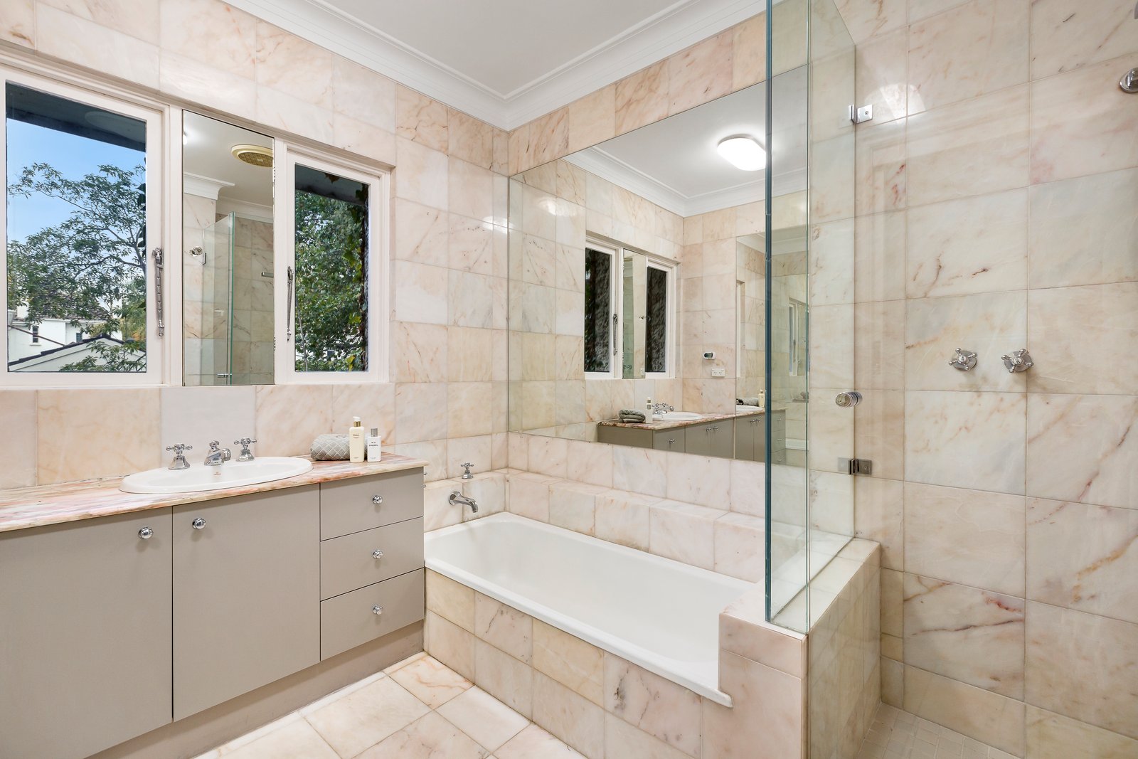 Property Gallery Thumbnail 11