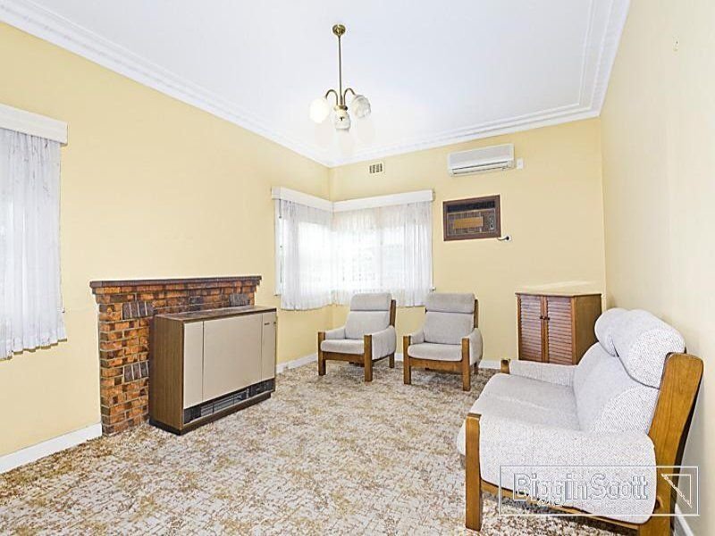 24 Stapley Crescent, Altona North image 2