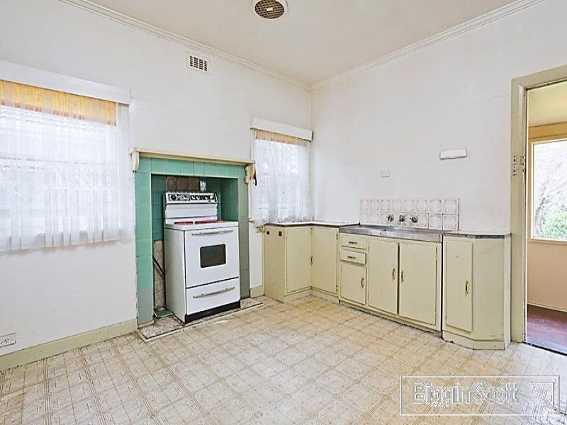 24 Stapley Crescent, Altona North image 3