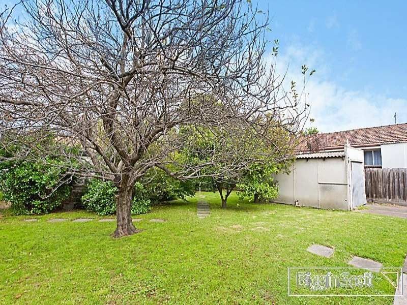 24 Stapley Crescent, Altona North image 5