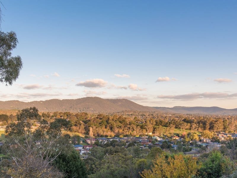 24 Struan Avenue, Mooroolbark image 1