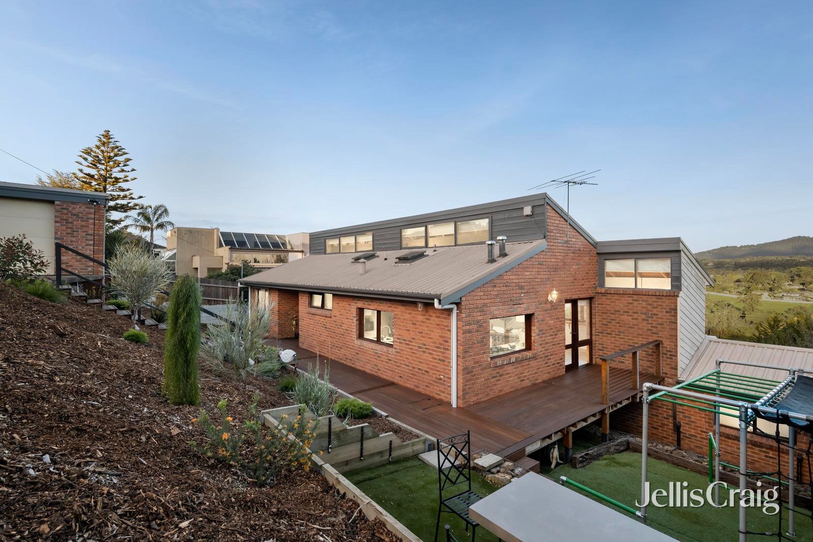 24 Struan Avenue, Mooroolbark image 1