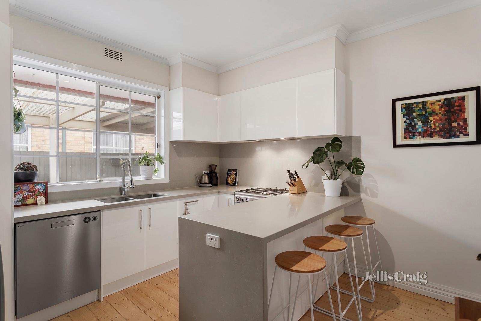 24 Swanston Street, Heidelberg Heights image 2