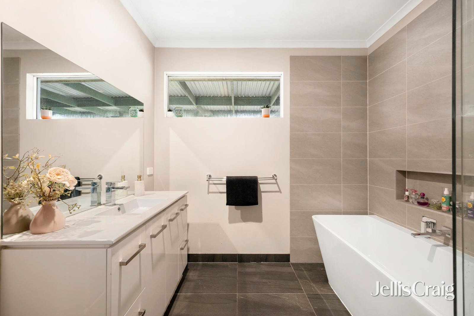 24 Swinburne Avenue, Mooroolbark image 8