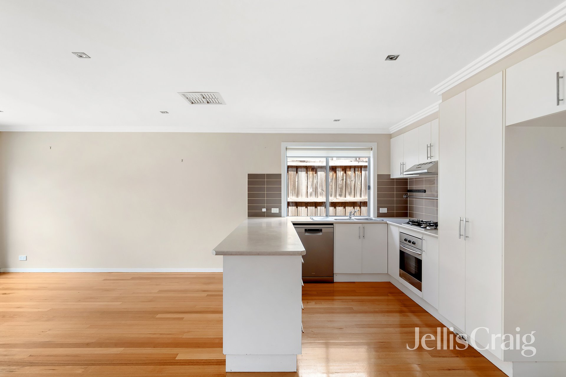 24 Tallis Grove, Doreen image 4