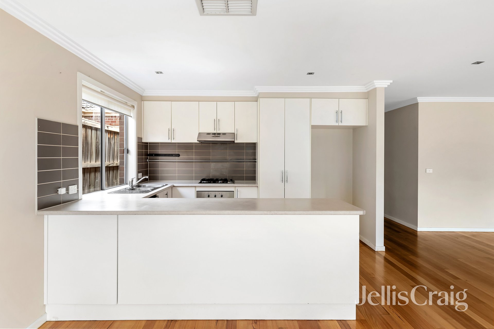 24 Tallis Grove, Doreen image 5