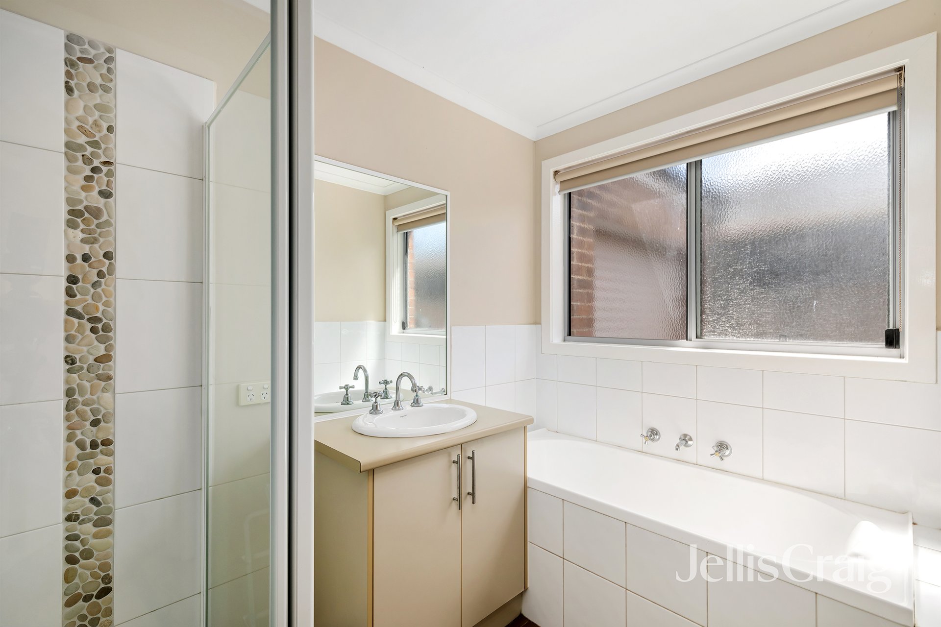 24 Tallis Grove, Doreen image 9