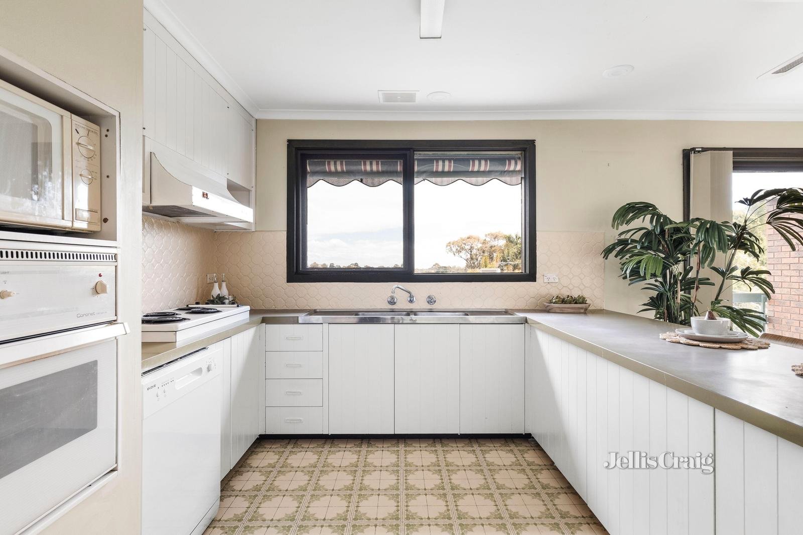 24 Tallow Wood Drive, Greensborough image 6