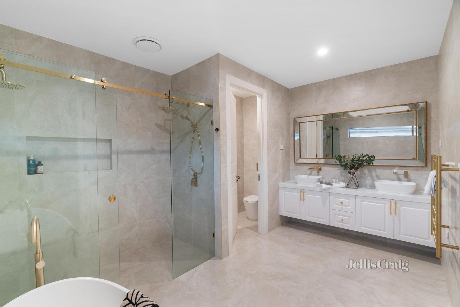 24 Tamarisk Avenue, Glen Waverley image 16