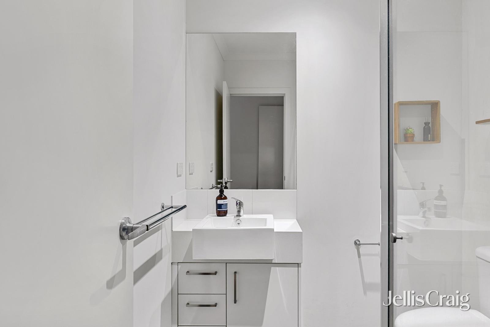 2/4 Tennyson Street, Highett image 9