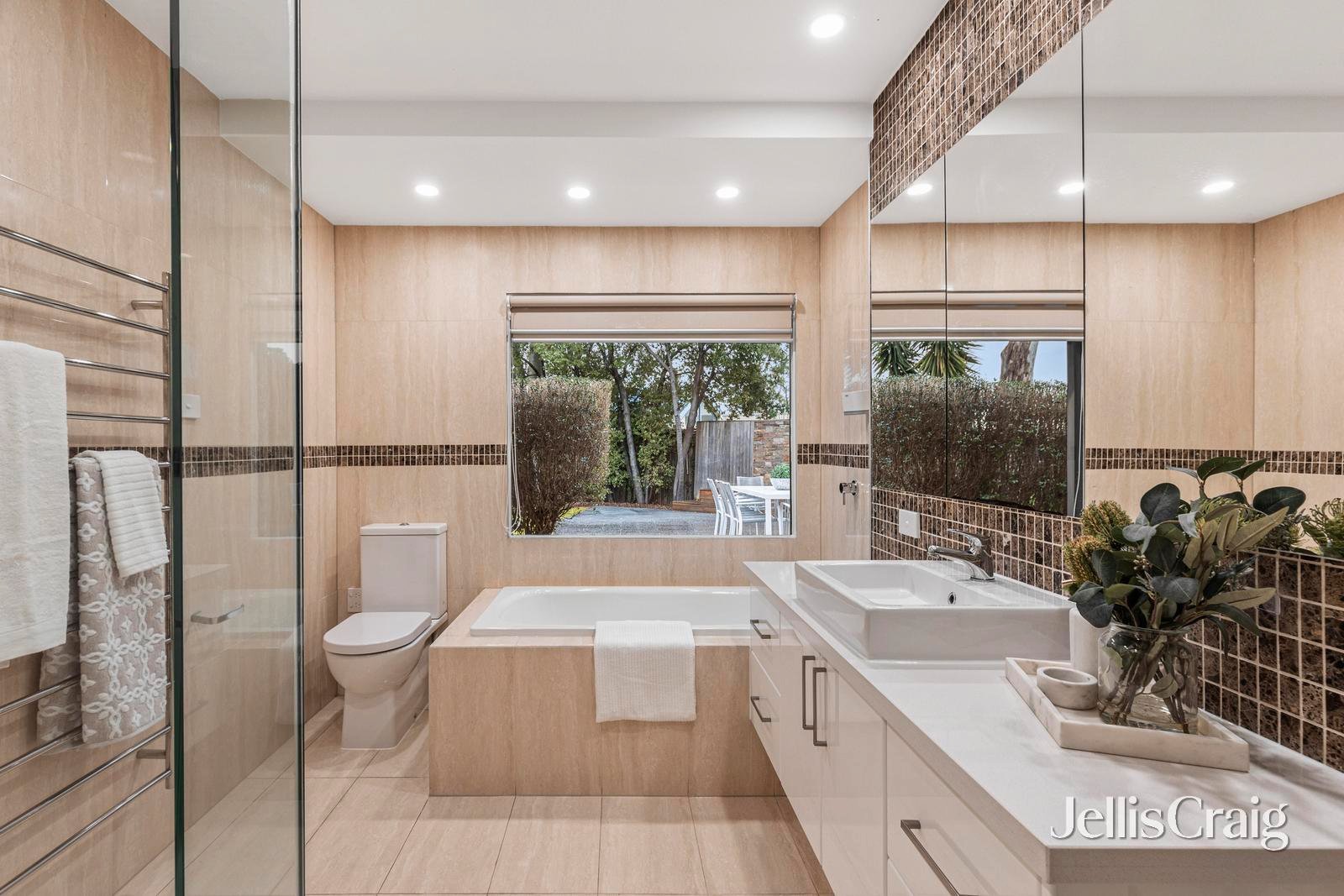 24 The Glen, Donvale image 9