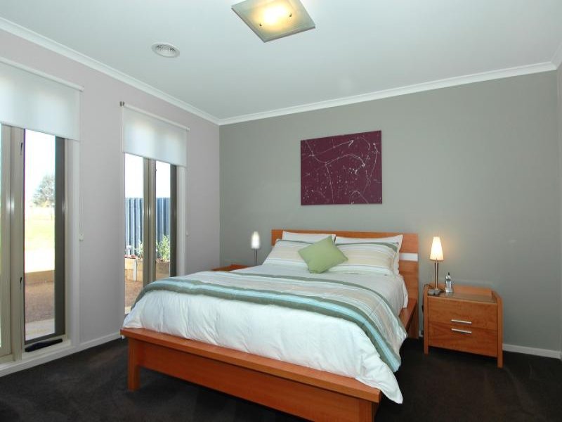 24 The Vinyard, Waurn Ponds image 6